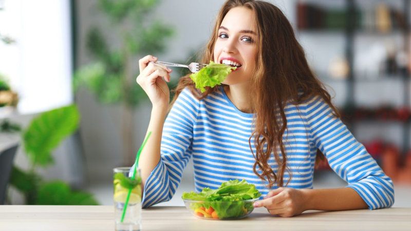 मुहांसों से बचना चाहते हैं तो यह चीज़े जरूर खाए