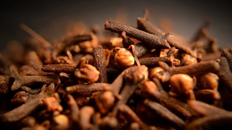 12 Health Benefits Of Cloves (Laung) & Side Effect