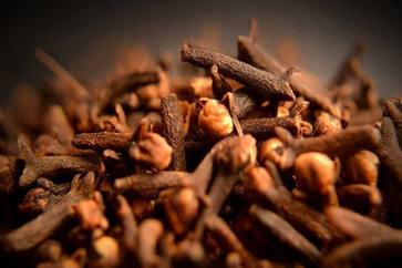 12 Health Benefits Of Cloves (Laung) & Side Effects