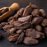Badi Elaichi (Black Cardamom) Health Benefits & Side Effects