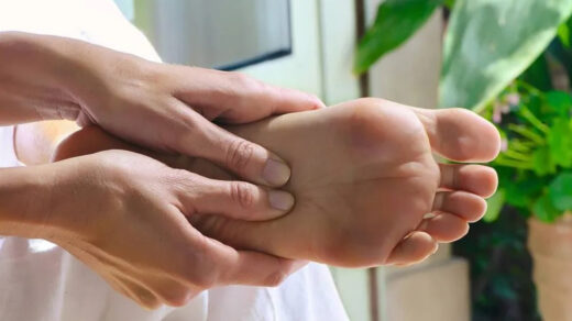 Foot Massage: 7 Reasons To Do It Before Going To Bed