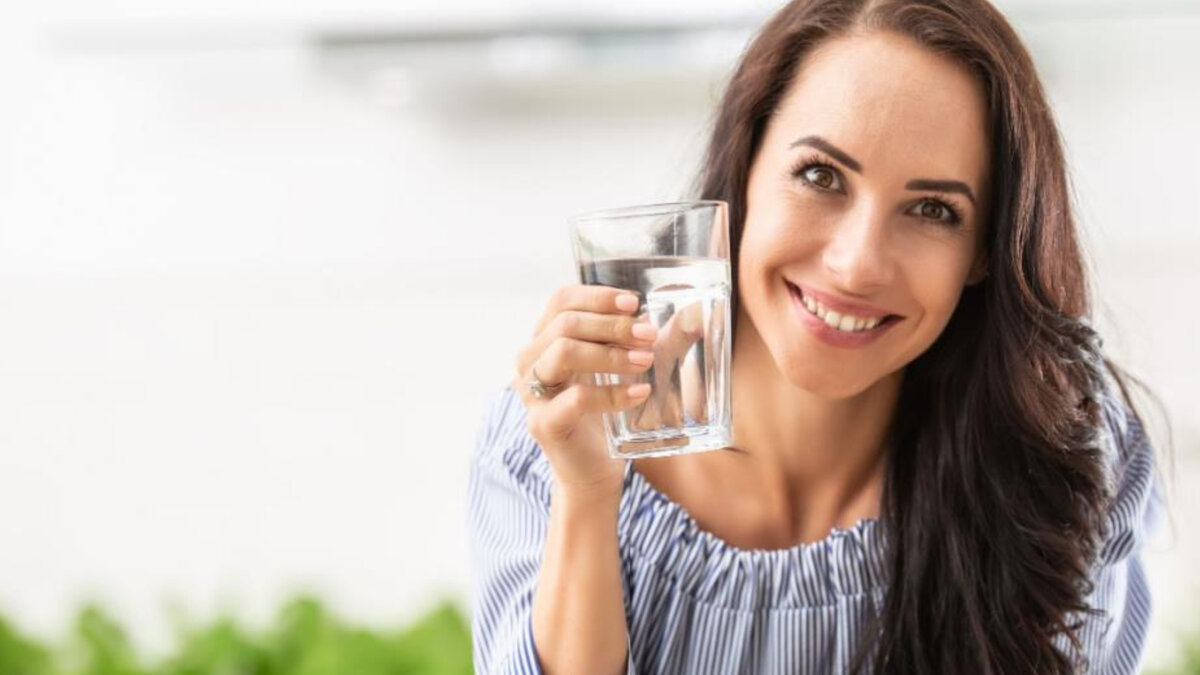 Ushapana Benefits of Drinking Water Early in the Morning on an Empty Stomach