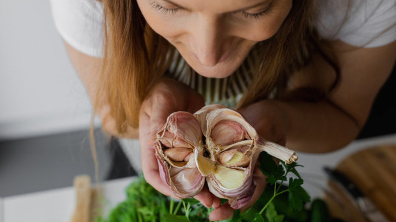 Why Ayurveda Recommends Raw Garlic on an Empty Stomach